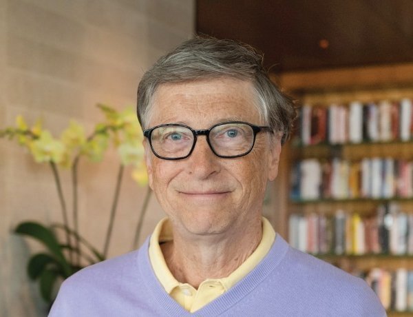 Омикрон-вариант Covid в настоящее время распространяется в США и остальном мире с рекордной скоростью, но Билл Гейтс сохраняет надежду на благополучный исход.