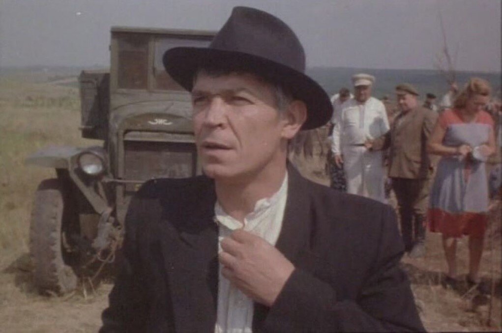 Кадр из фильма "Зеркало для героя"