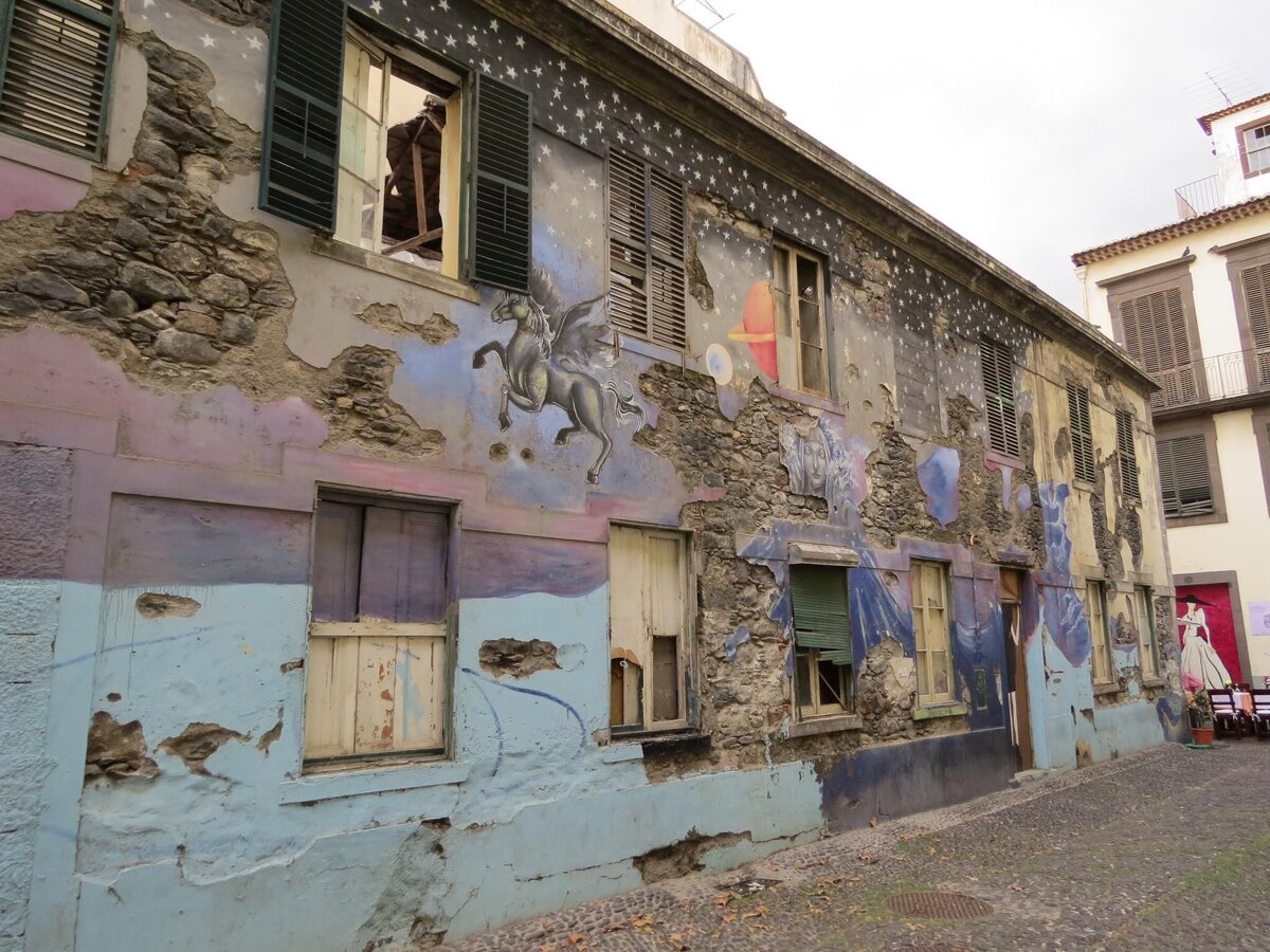 улочка  Фуншала, Мадейра, фото из открытых источников