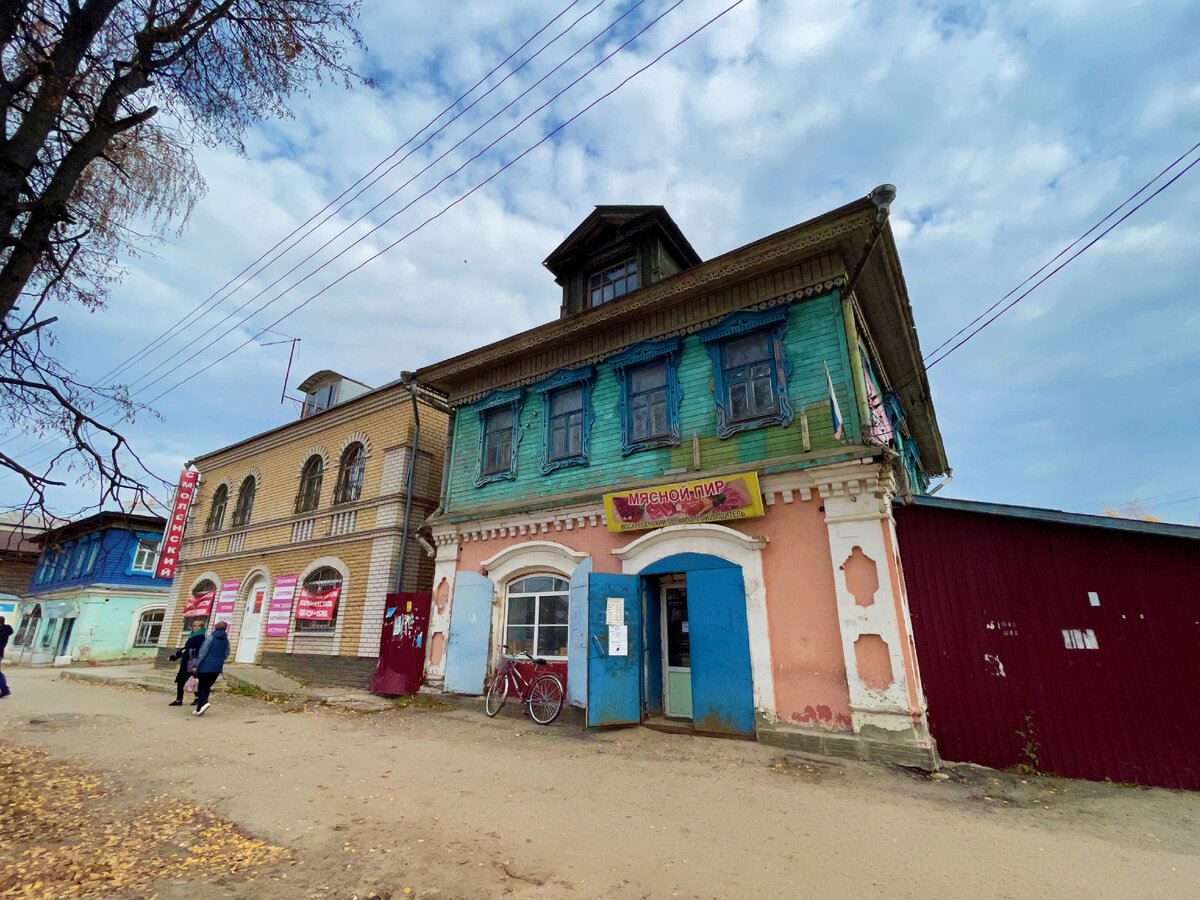 Почему стоит приехать в Воскресенское Нижегородской области: старые  дореволюционные дома и улицы | Под зонтиком | Дзен