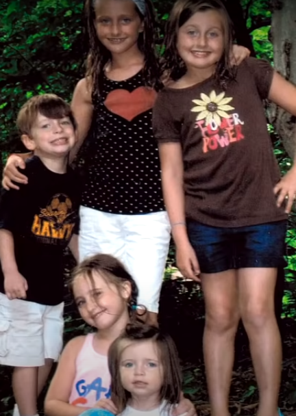 Эрин, Брайан,Эмма, Элисон и Кэтти.