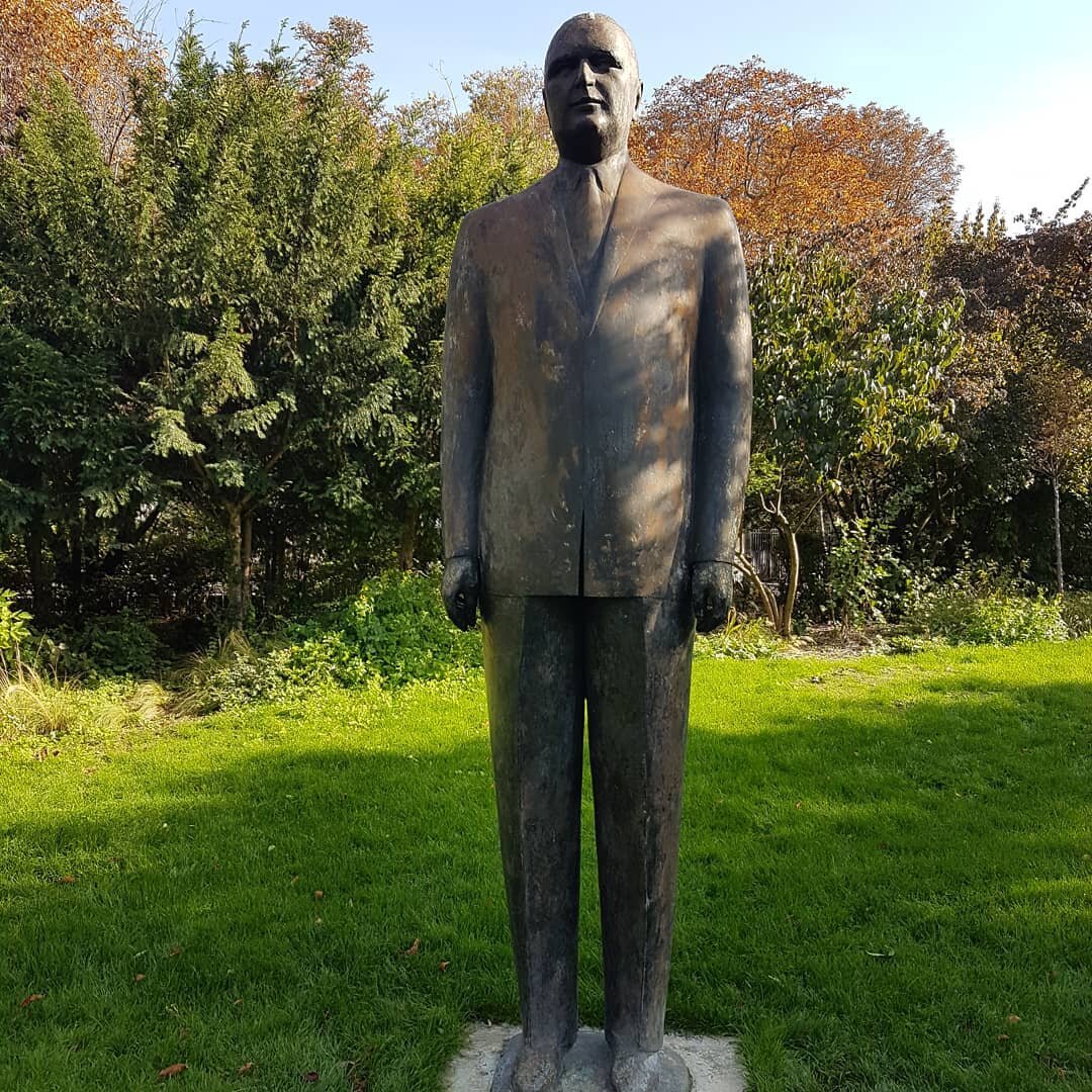 Памятник Жоржу Помпиду