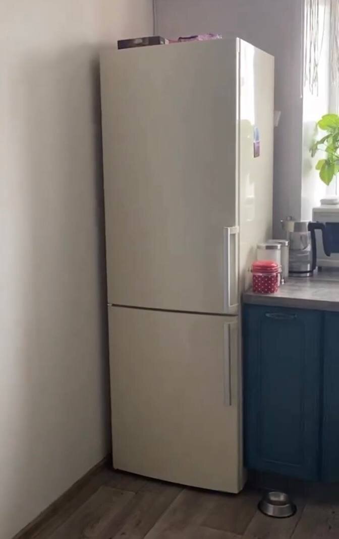 Ну грустно же смотрится? Холодильник ученицы курса Юлии Коптеловой. Но хорошо, что она нашла нашу школу. Дальше будет магия