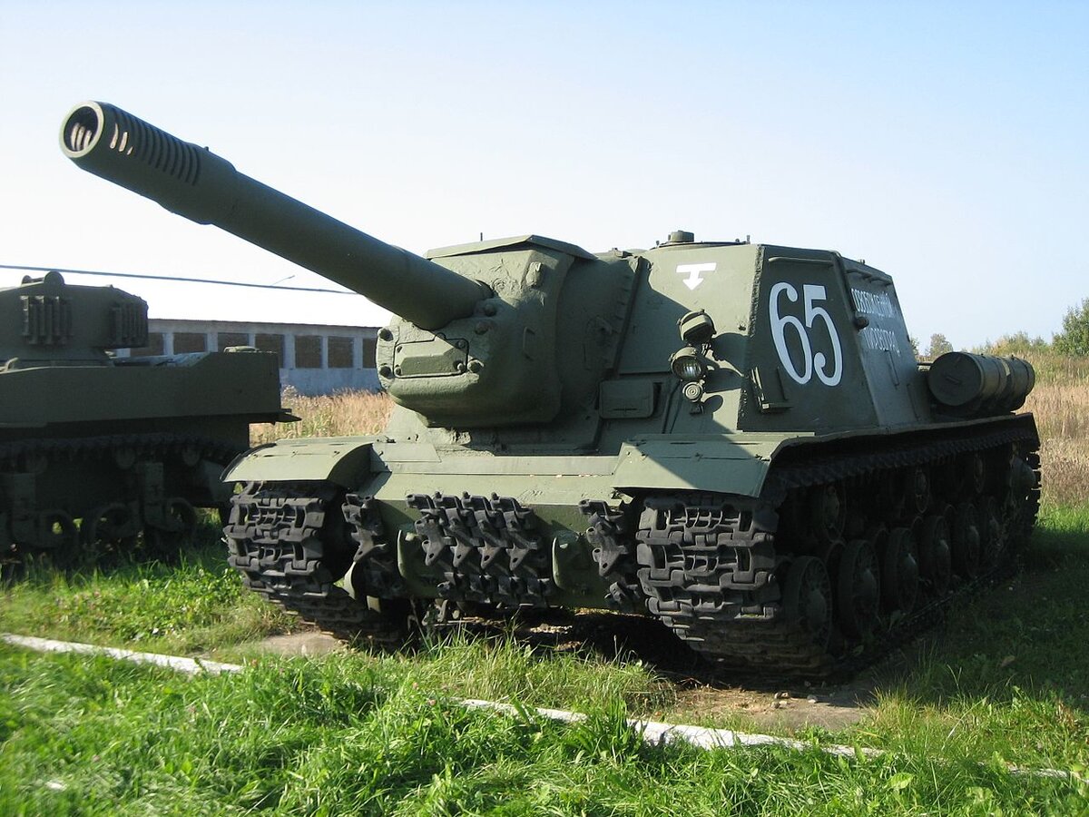 ИСУ-152 — советская тяжёлая самоходно-артиллерийская установка (САУ) периода Великой Отечественной войны.
