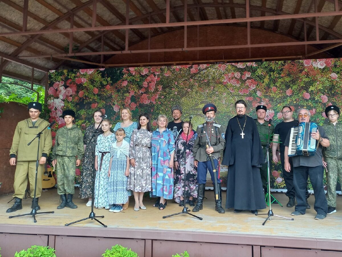 Концертно иваново. Хор Ярославской епархии. Иванова казачий. Казаки на Руси. Казачий хор пластинка.