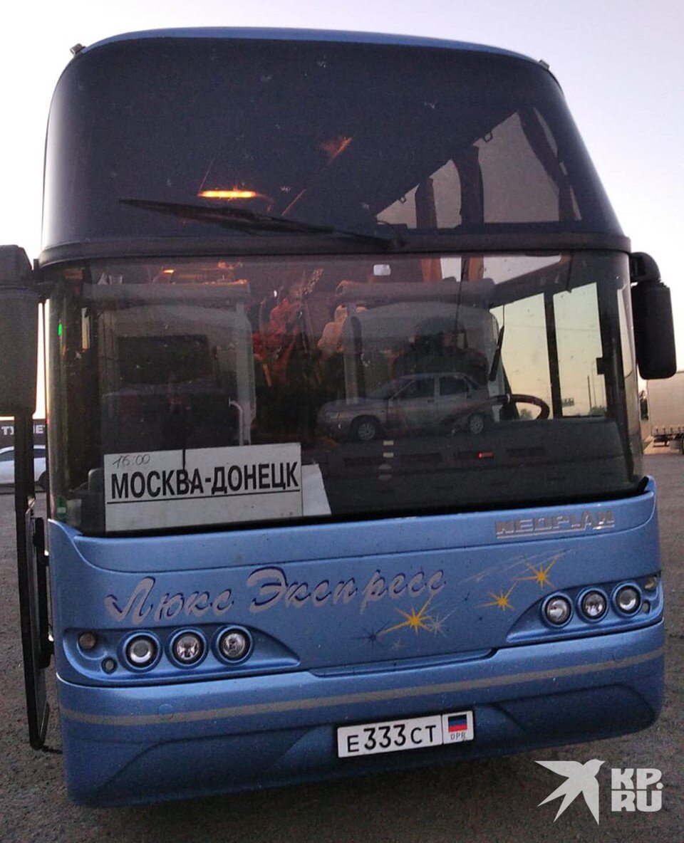     Этот люкс-экспресс Москва-Донецк обслуживает будущий психолог Инна. Фото: Борис ВИШНЕВСКИЙ