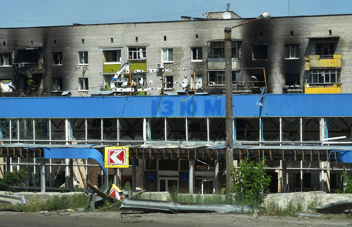     Разрушенные дома в городе Изюм / РИА Новости