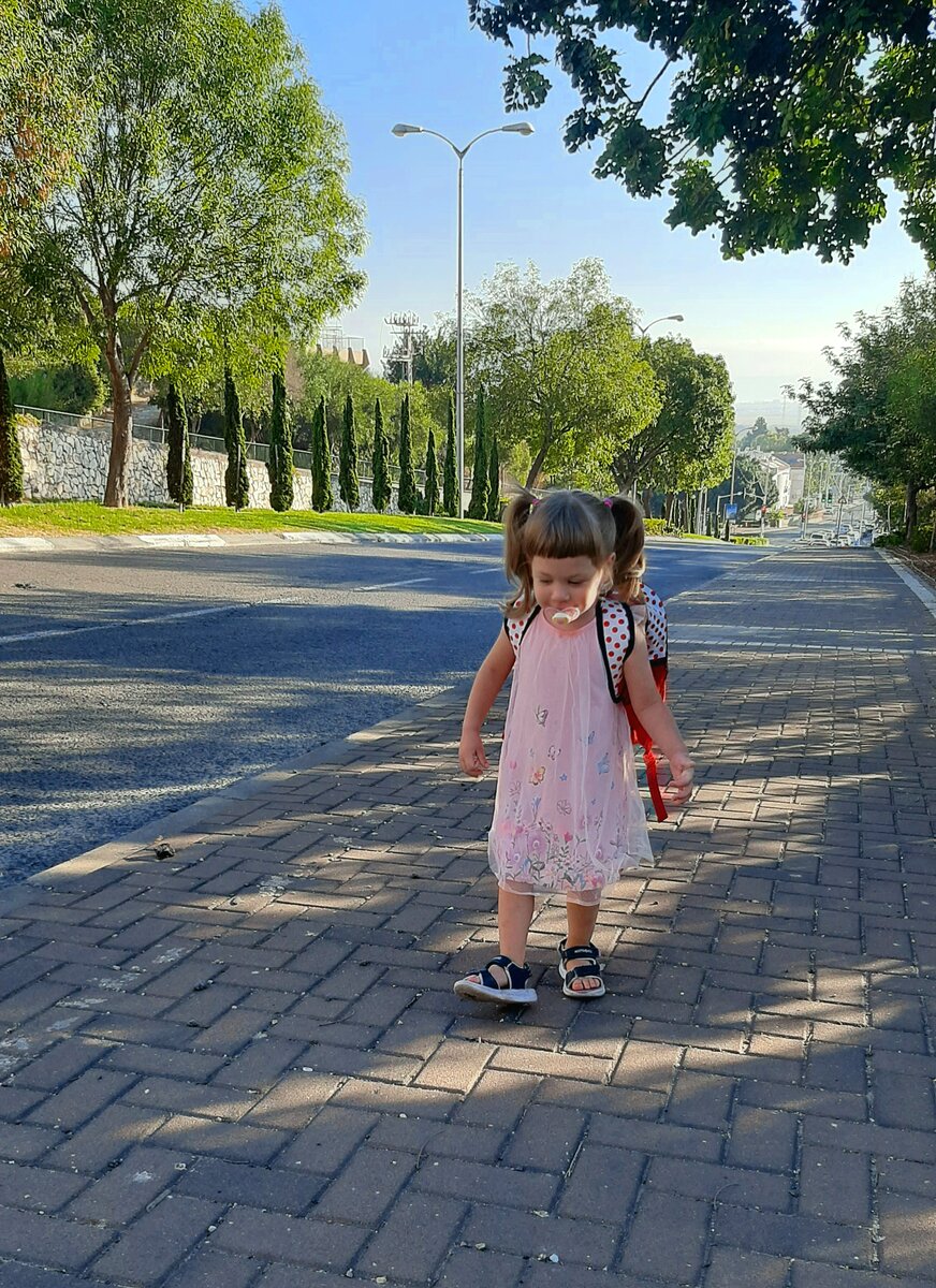 В сад! С песнями и танцами.