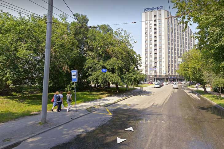    Остановка на улице Советской у храма Александра Невского носит имя Сибревкома. Фото yandex.ru/maps