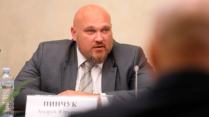 АНДРЕЙ ПИНЧУК – ПЕРВЫЙ МИНИСТР ГОСУДАРСТВЕННОЙ БЕЗОПАСНОСТИ ДНР, СОРУКОВОДИТЕЛЬ СОЮЗА ДОБРОВОЛЬЦЕВ ДОНБАССА. ФОТО: ТЕЛЕКАНАЛ ЦАРЬГРАД