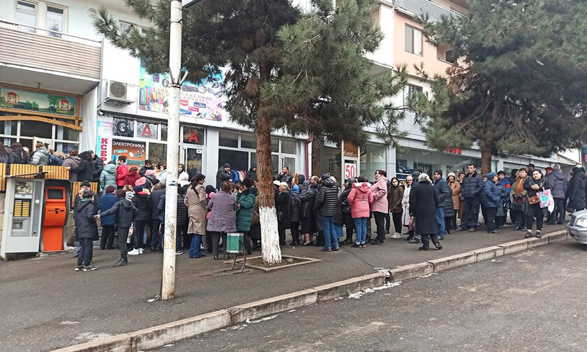 Голод, нехватка лекарств, воды и отопления, 40-градусная жара и грядущая зима
С 12 декабря 2022 года регион Арцах, где живут 120 тысяч армян, заблокирован со стороны Азербайджана.-6