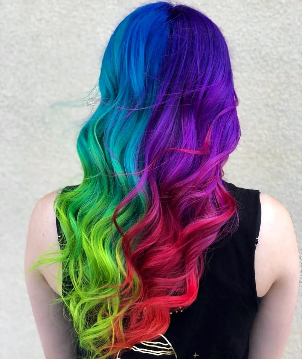 Рядом с цветным. Сплит Хэир. Сплит Хэир окрашивание. Цветные волосы. Цвета волос разноцветные.
