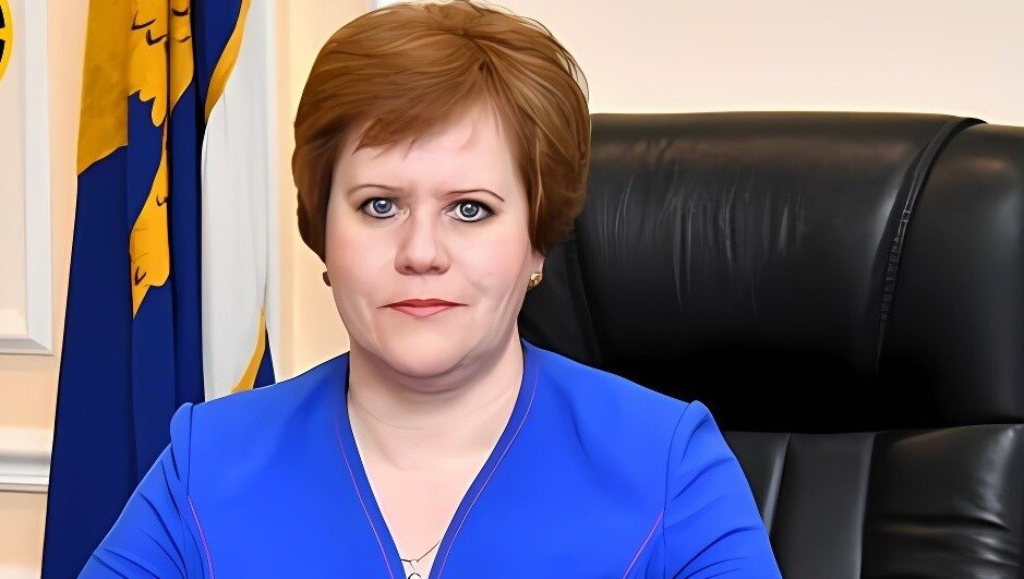     Три килограмма мефедрона и десятки литров сырья для его изготовления были изъяты из нарколаборатории, находящейся в доме у чиновницы в деревне Знаменское городского округа Кашира в Подмосковье.