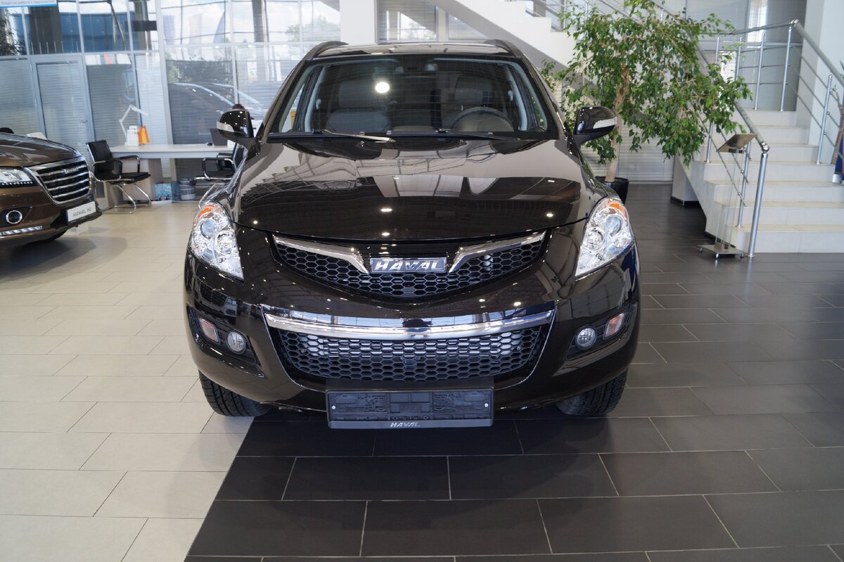 Автомобиль Haval H5 вид спереди