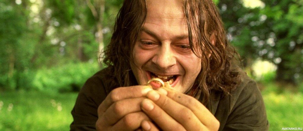  Кадр из фильма, Смеагол забирает кольцо себе 