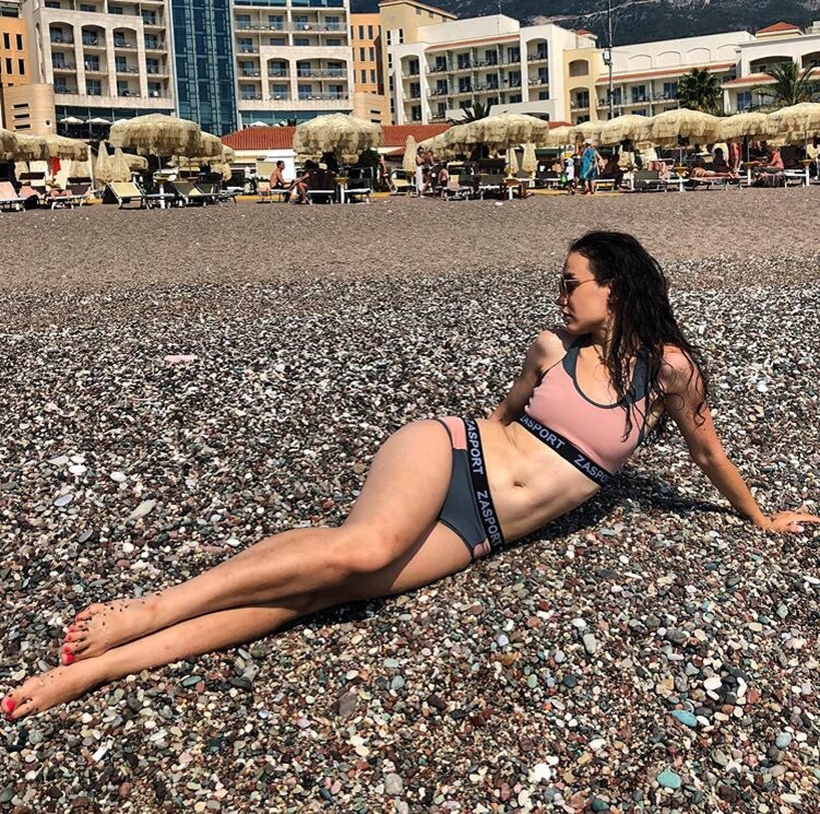 Изящное изображение Виктории Дайнеко в пляжной одежде