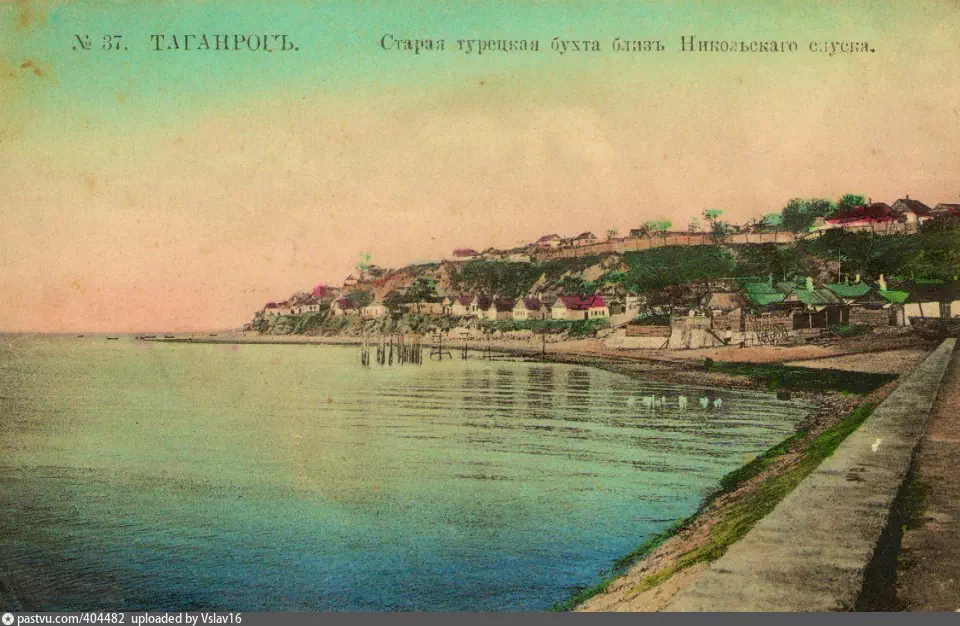 Не стоит всматриваться в этот снимок слишком пристально - фотографии этой серии раскрашены в ручную человеком вряд-ли видевшим эти места в живую
