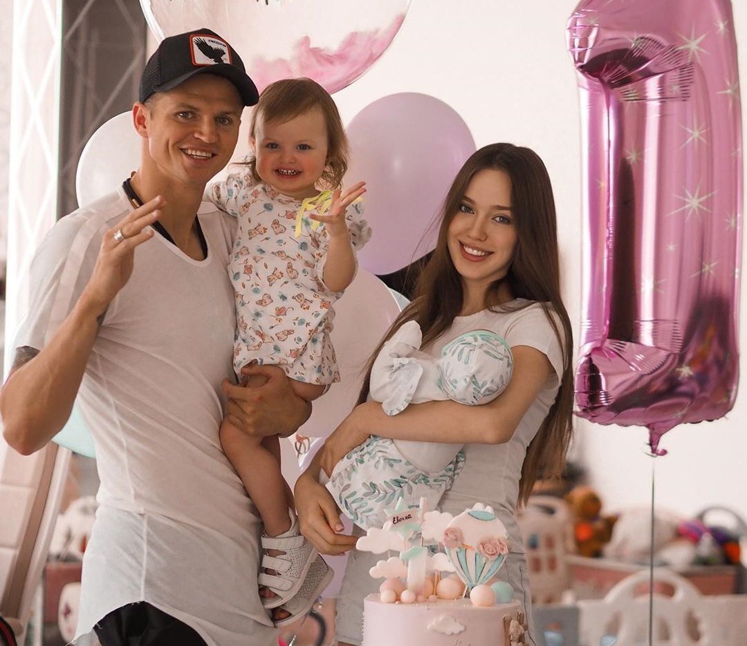 Анастасия и Дмитрий с дочками, Источник Яндекс.Картинки