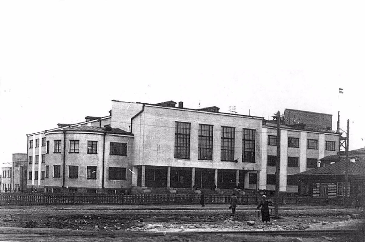 Клуб Дорпрофсожа (дк Железнодорожников) ул. Челюскинцев, 102