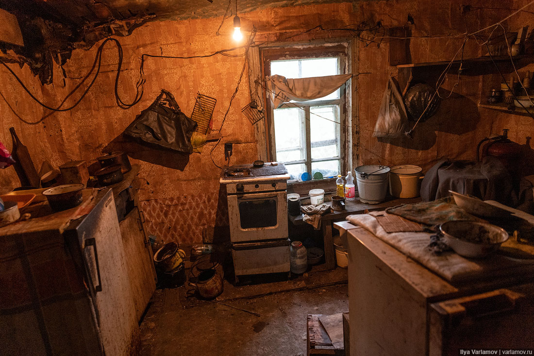 глубинка россии. нищета в глубинке. как живут россияне сейчас. как живут россияне сейчас. бедная семья.