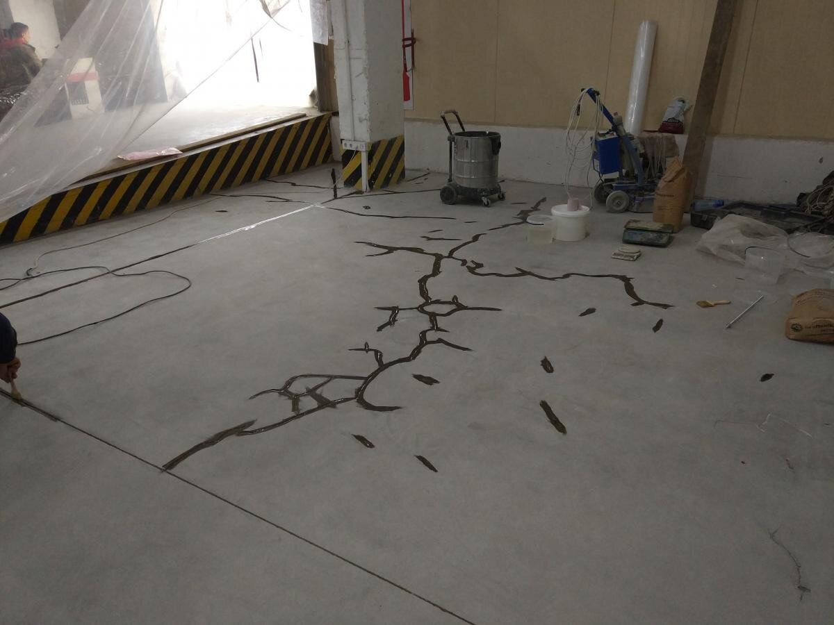 Трещины на поверхности бетона