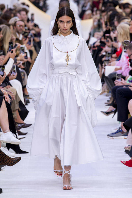 Фото взято с сайта graziamagazine.ru Valentino весна-лето 2020