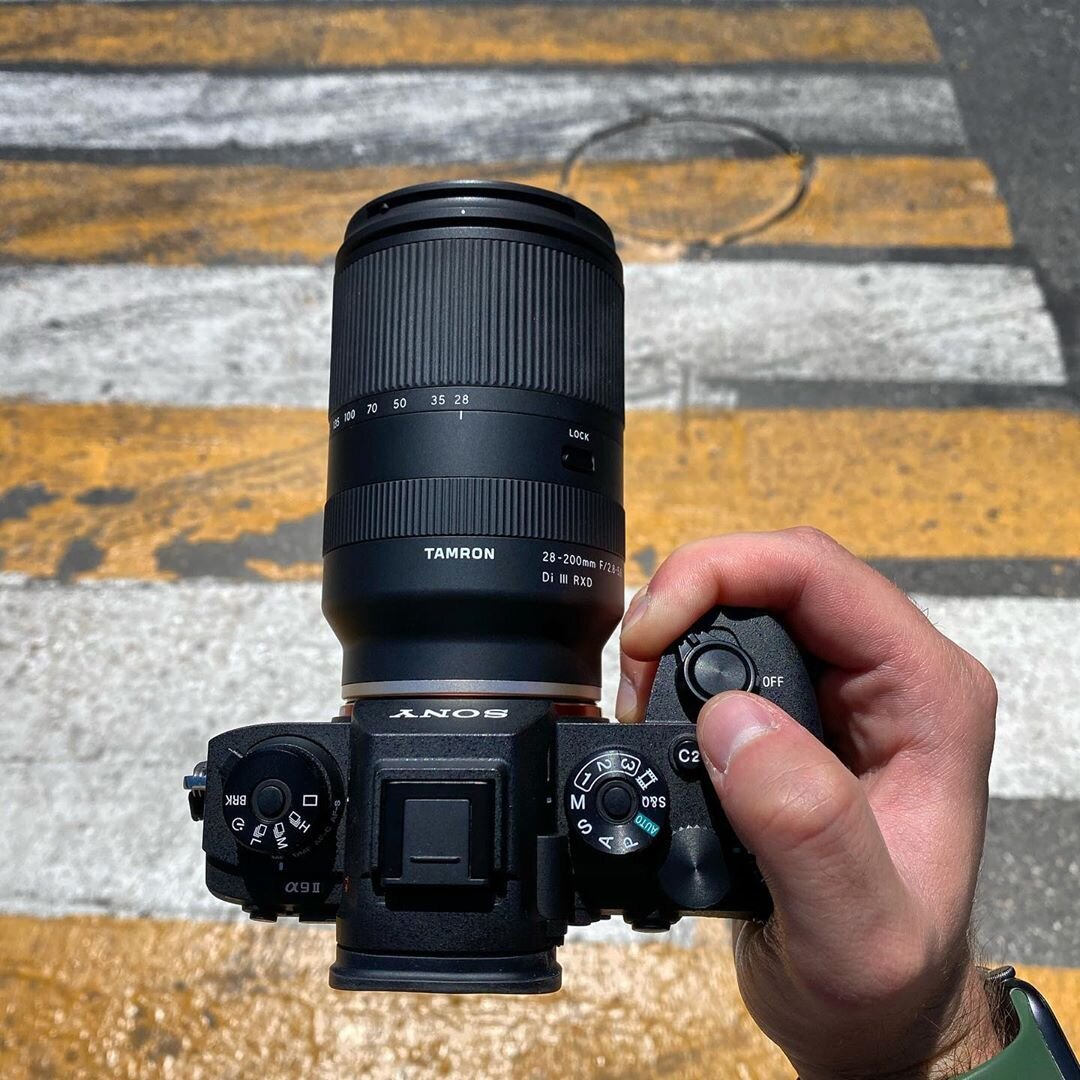 Новый Tamron «всё-в-одном» 28-200mm f/2.8-5.6 ⠀ ⠀
Объектив работает с «полнокадровыми» камер, но может быть установлен на модели с APS-C-сенсором, где обеспечивается эквивалентное фокусное 42-300 миллиметров. В оптической схеме используется 18 элементов в 14 группах. ⠀
⠀
Буквы RXD в названии модели объектива означают «Rapid eXtra-silent stepping Drive» — быстрый экстра-тихий шаговый привод автофокусировки. Tamron обещает тихую, быструю и плавную автофокусировку, поэтому его можно использовать при съемке фото и видео. Минимальная дистанция фокусировки равна 19 см, а максимальное увеличение — 1:3.1 для съемок крупным планом. ⠀
Обратите внимание, что в объективе нет оптической стабилизации, что может стать проблемой для некоторых пользователей. По словам представителей Tamron, в этом объективе инженеры сосредоточились на создании компактного и легкого зум-объектива. ⠀
⠀
Всех желающих потестировать новый объектив ждём в нашем магазине 📸 ⠀