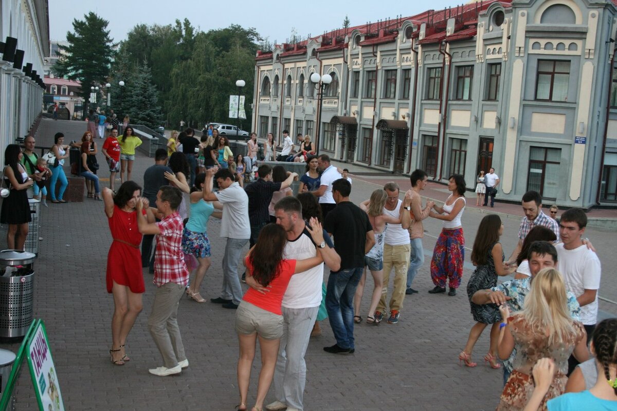 Танцы на свежем воздухе