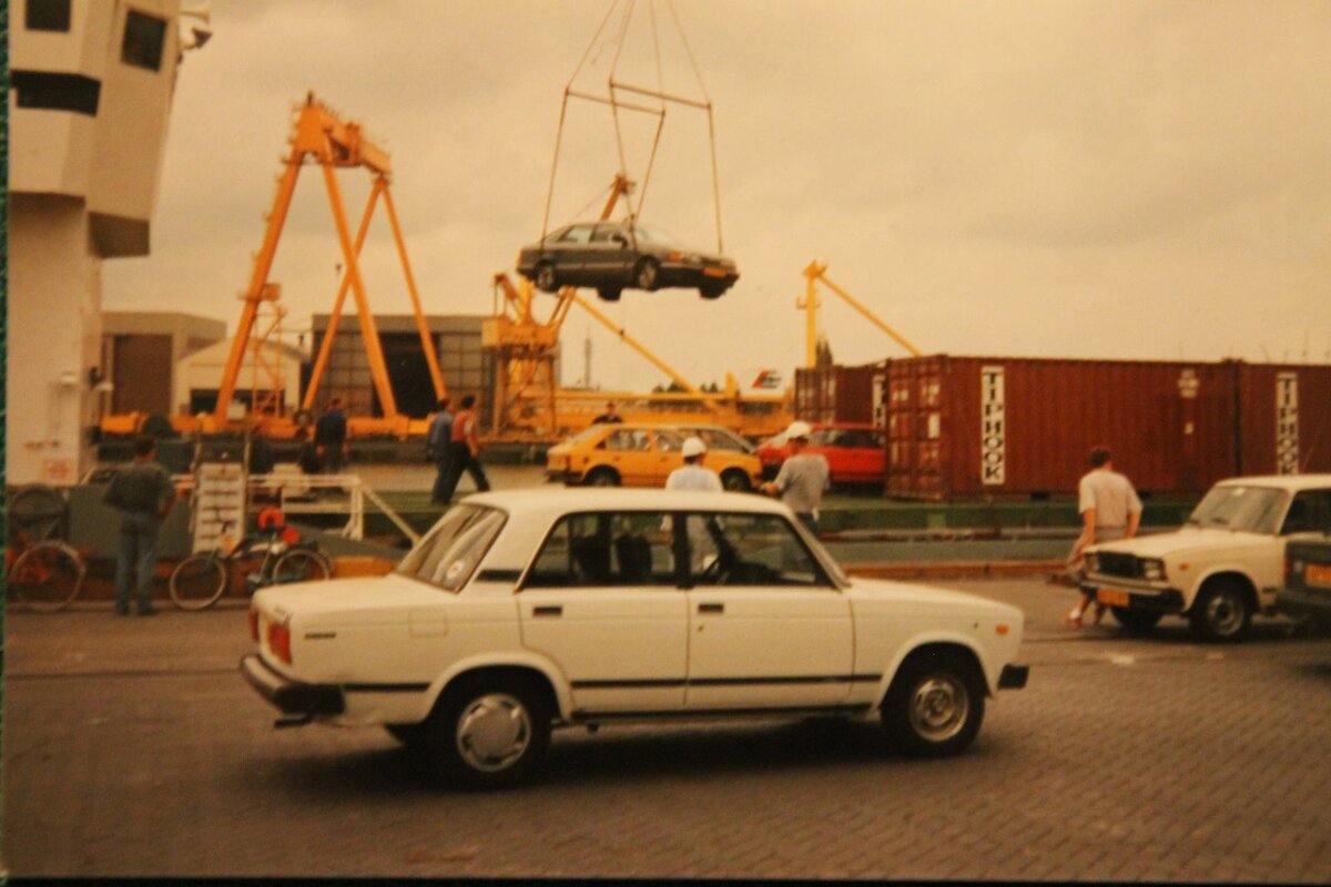 Это моя первая покупка, Лада пятерка, в 1994 году, в порту Роттердама.