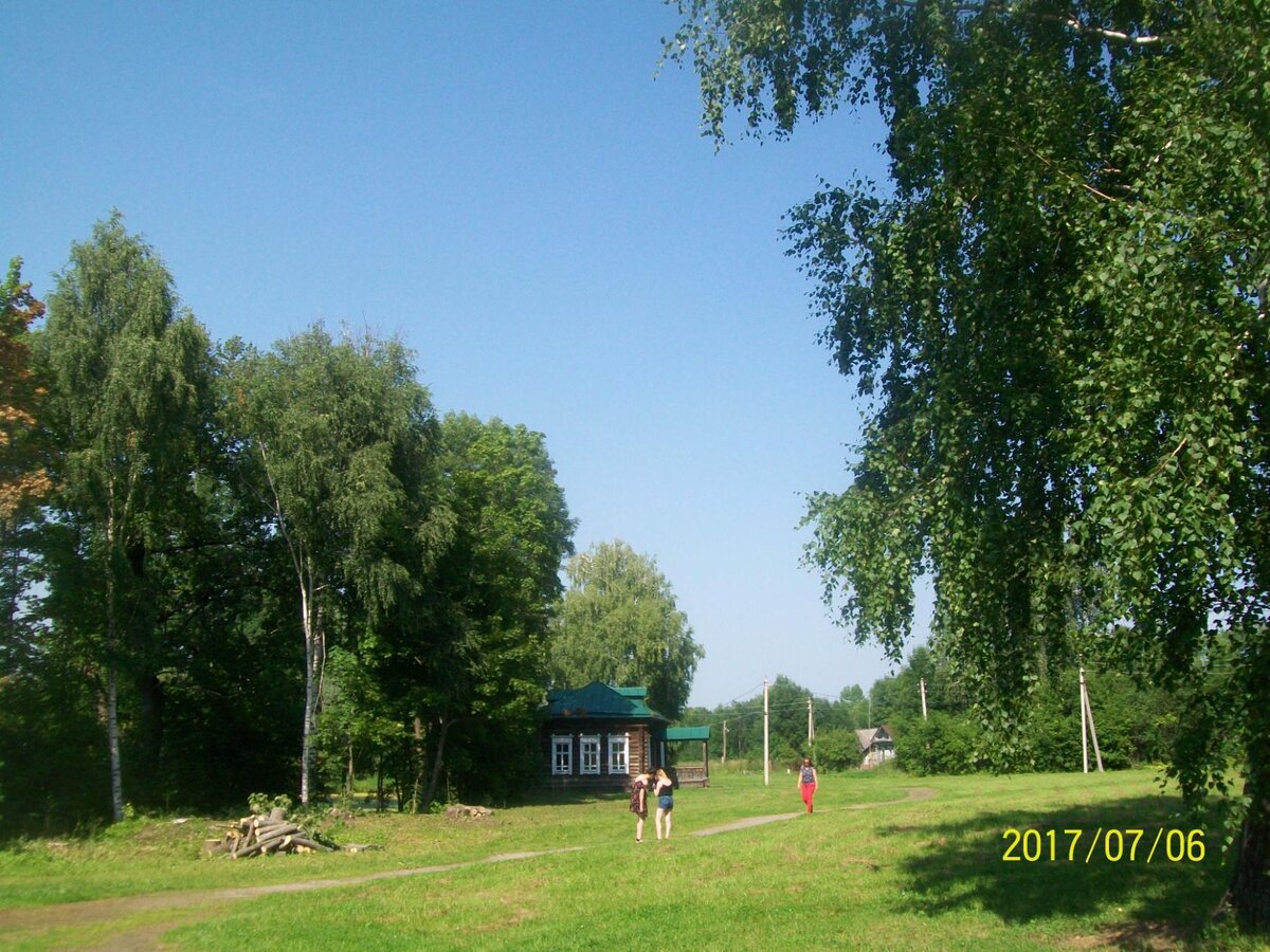 В 2008 году здание школы было отреставрировано, и в настоящий момент там воссоздана обстановка класса, где учились крестьянские дети. В комнате учительницы Погодиной оформлена выставка по истории реставрации львовской усадьбы Пушкиных.