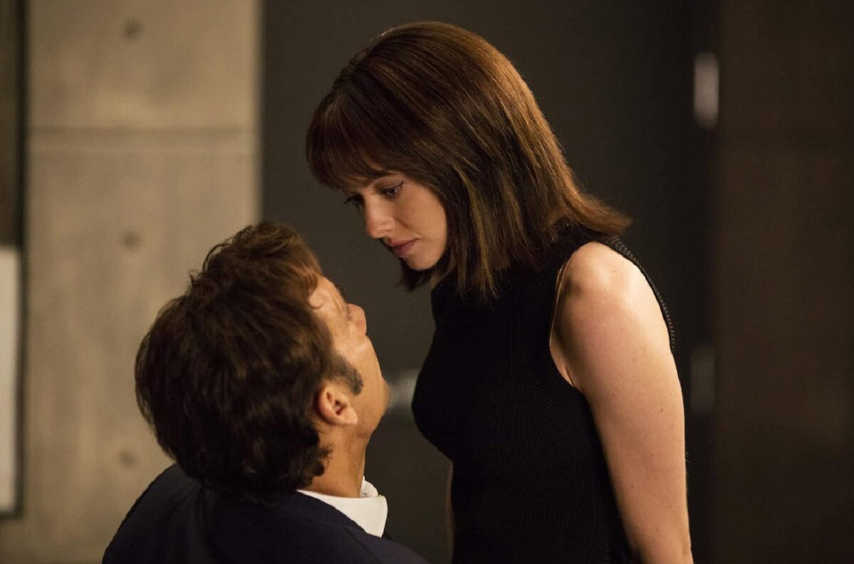 Кадр из фильма "Анон" 2017 г. Клайв Оуэн и Аманда Сейфрид.