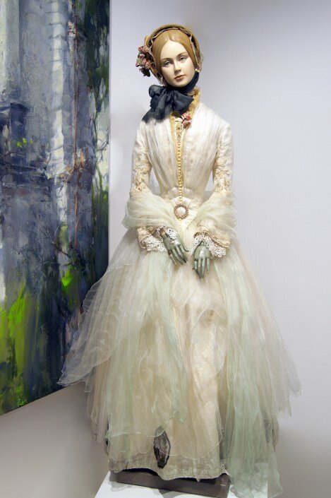 "Под деревом зеленым" Художник: Юлия Сочилина. Материал: дерево, антикварные кружева, шелк.