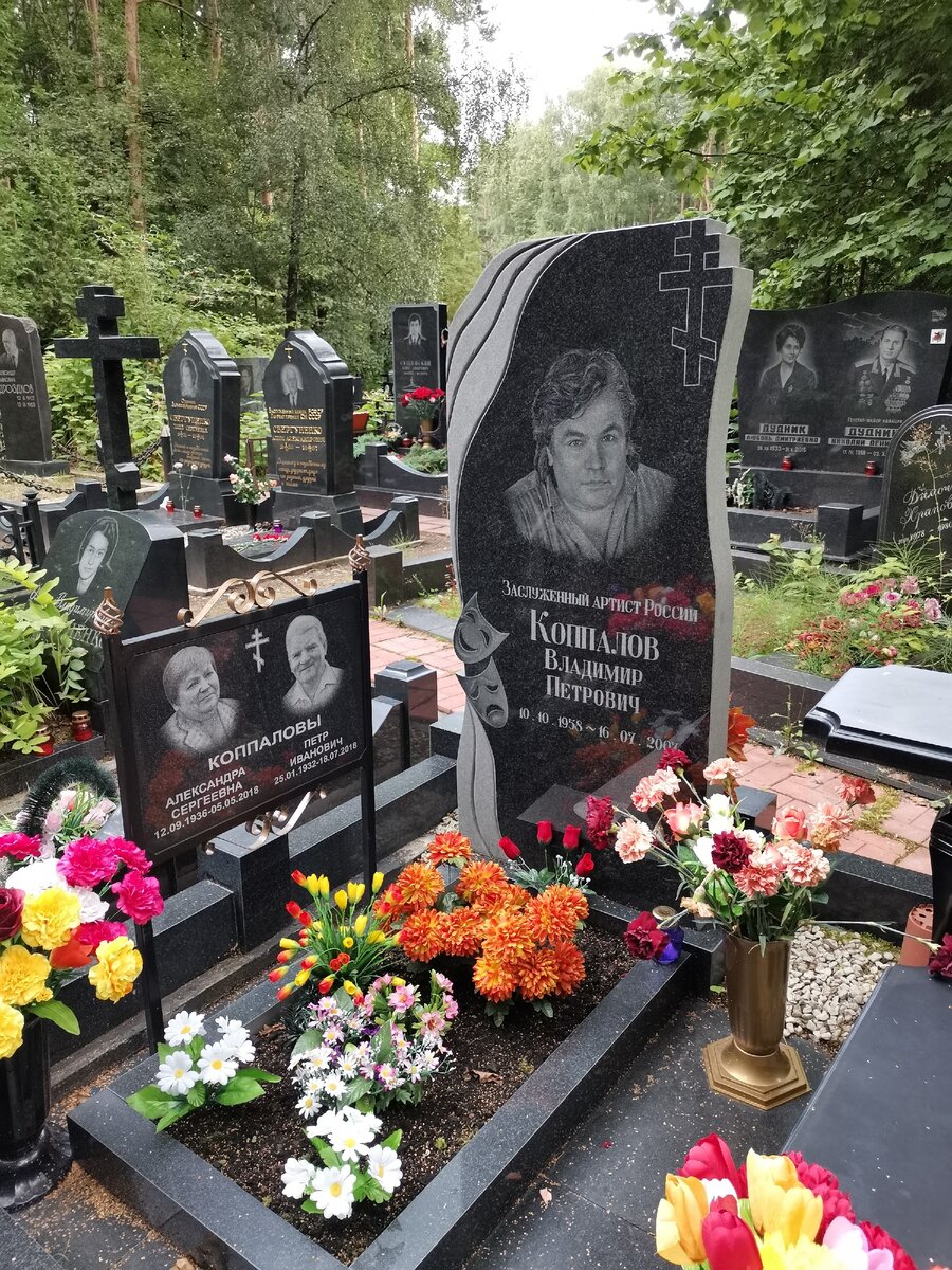 Востряковское кладбище в Москве могилы знаменитостей