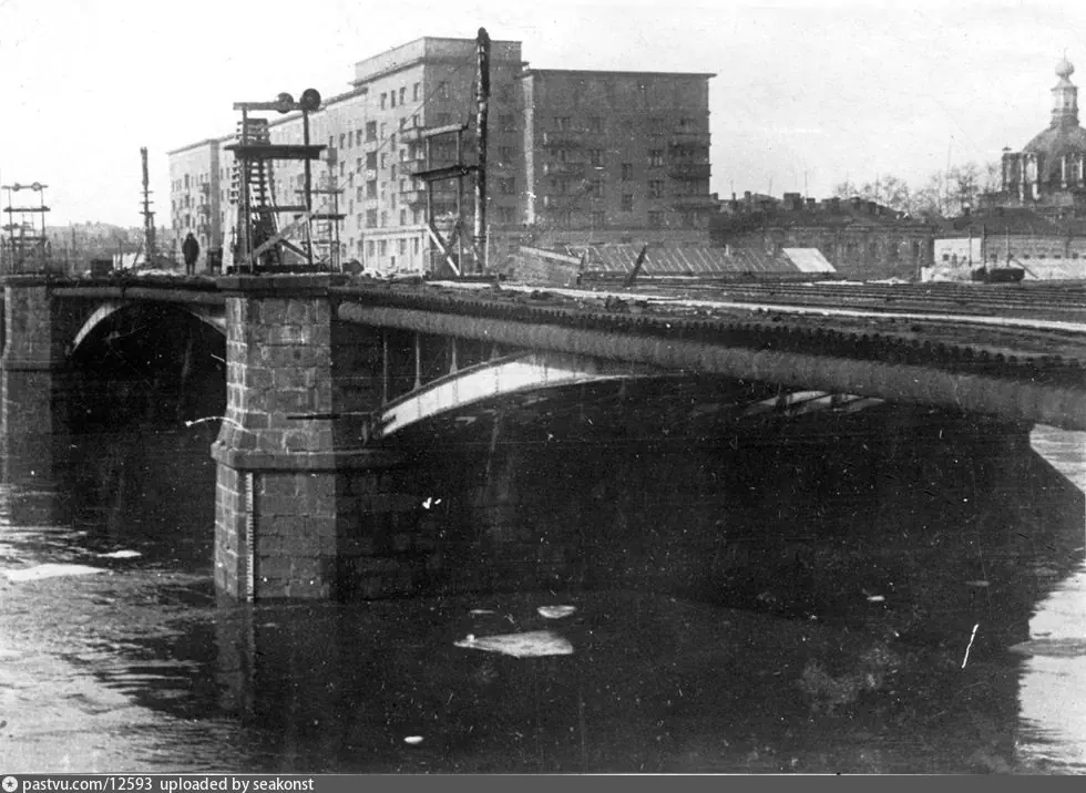 Большой Устьинский мост, 1937 год. Source: CD "Советская Москва 20-х - 50-х".