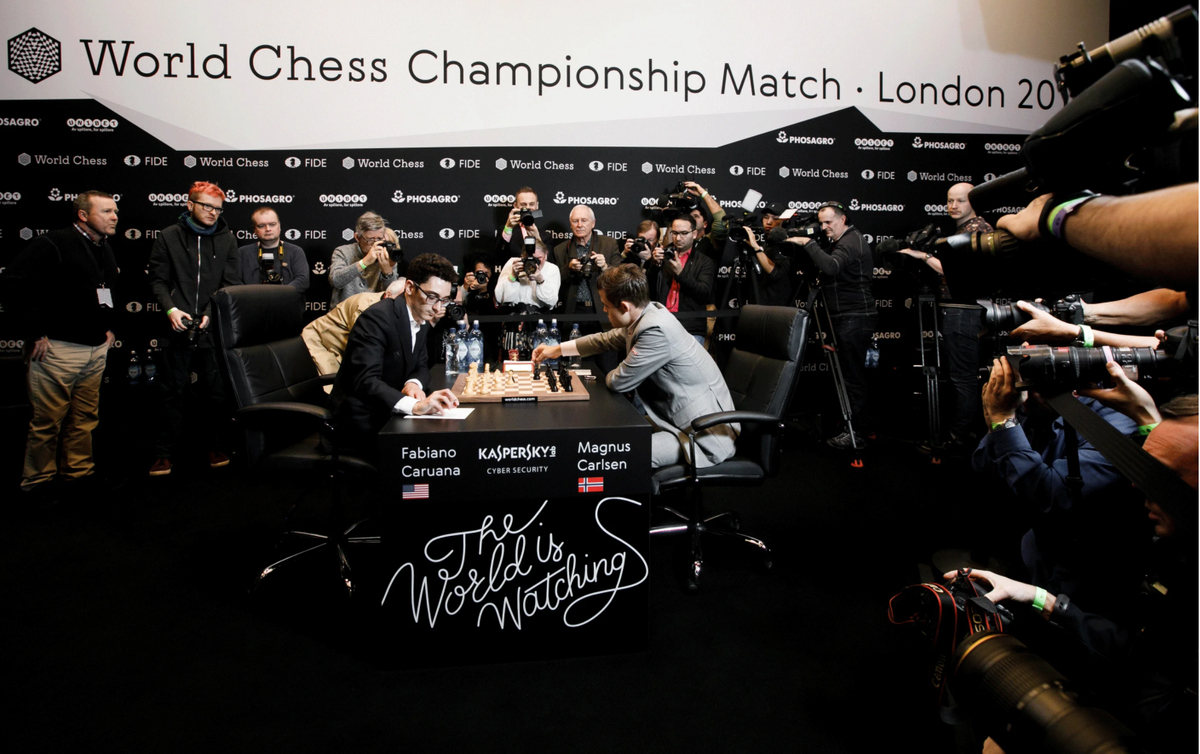 Магнус Карллен, действующий чемпион мира, защищает свой титул в матче против Фабиано Каруаны. В день победы Карлсену исполнилось 30 лет, а гроссмейстером он стал в 13. Фото — FIDE Online Arena. 