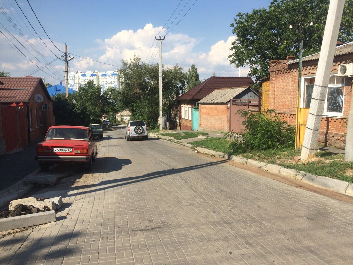 Фото автора. Ростов-на-Дону - город контрастов. Здесь частный сектор перемешан с многоэтажками.