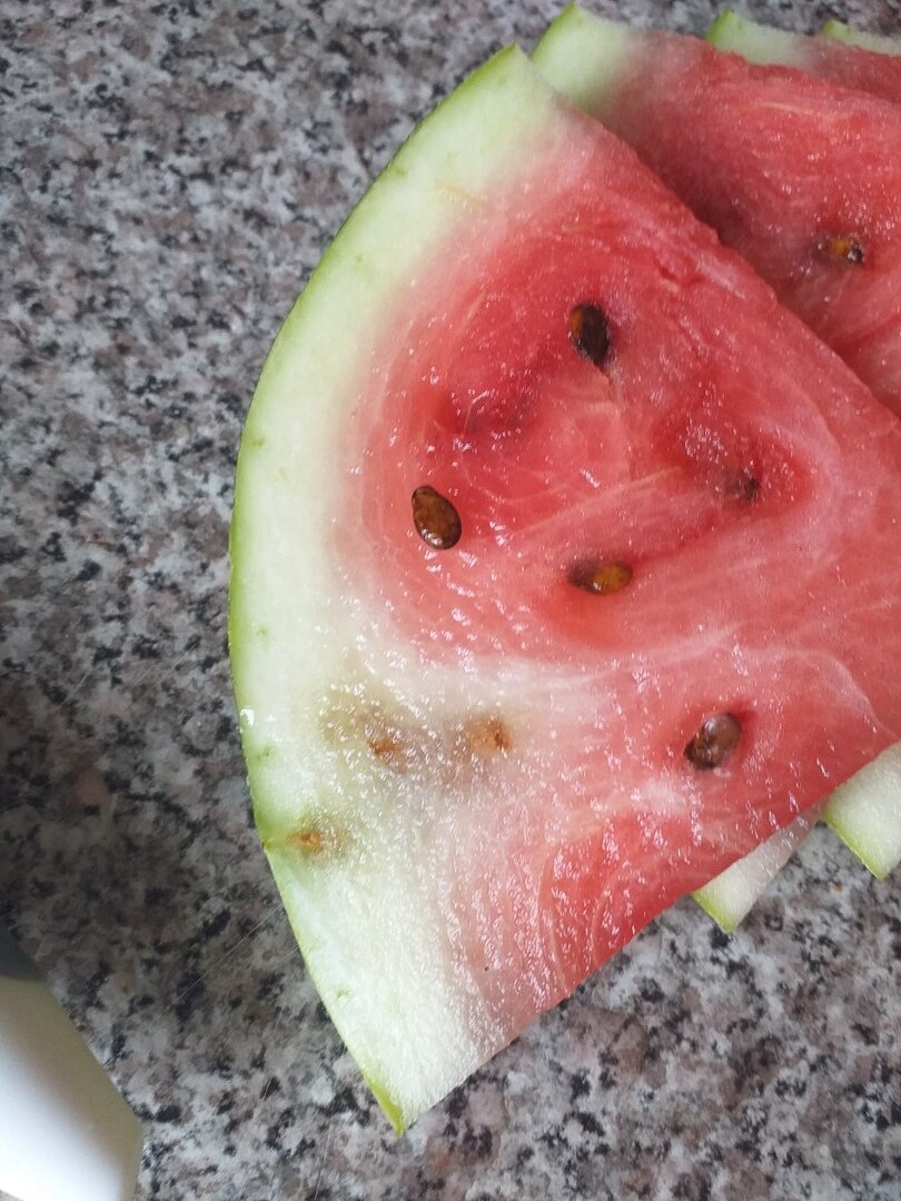 Вокруг хода иглы видна зона поражения