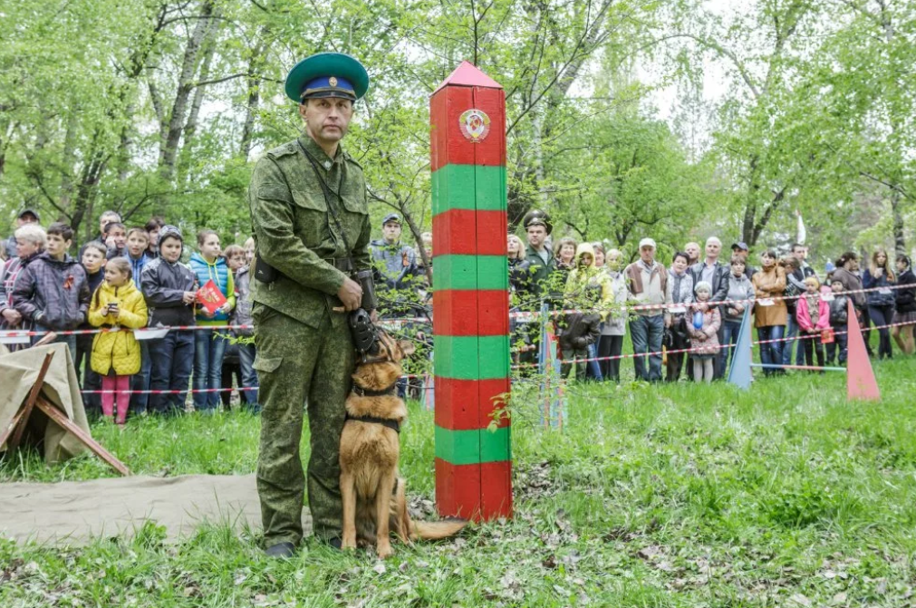 Фото пограничника с собакой