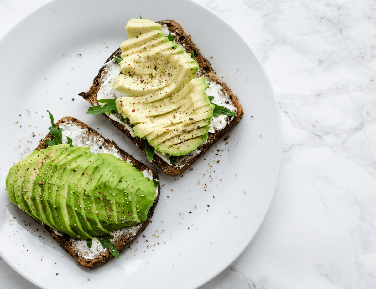Авокадо-тост на пшеничном хлебе