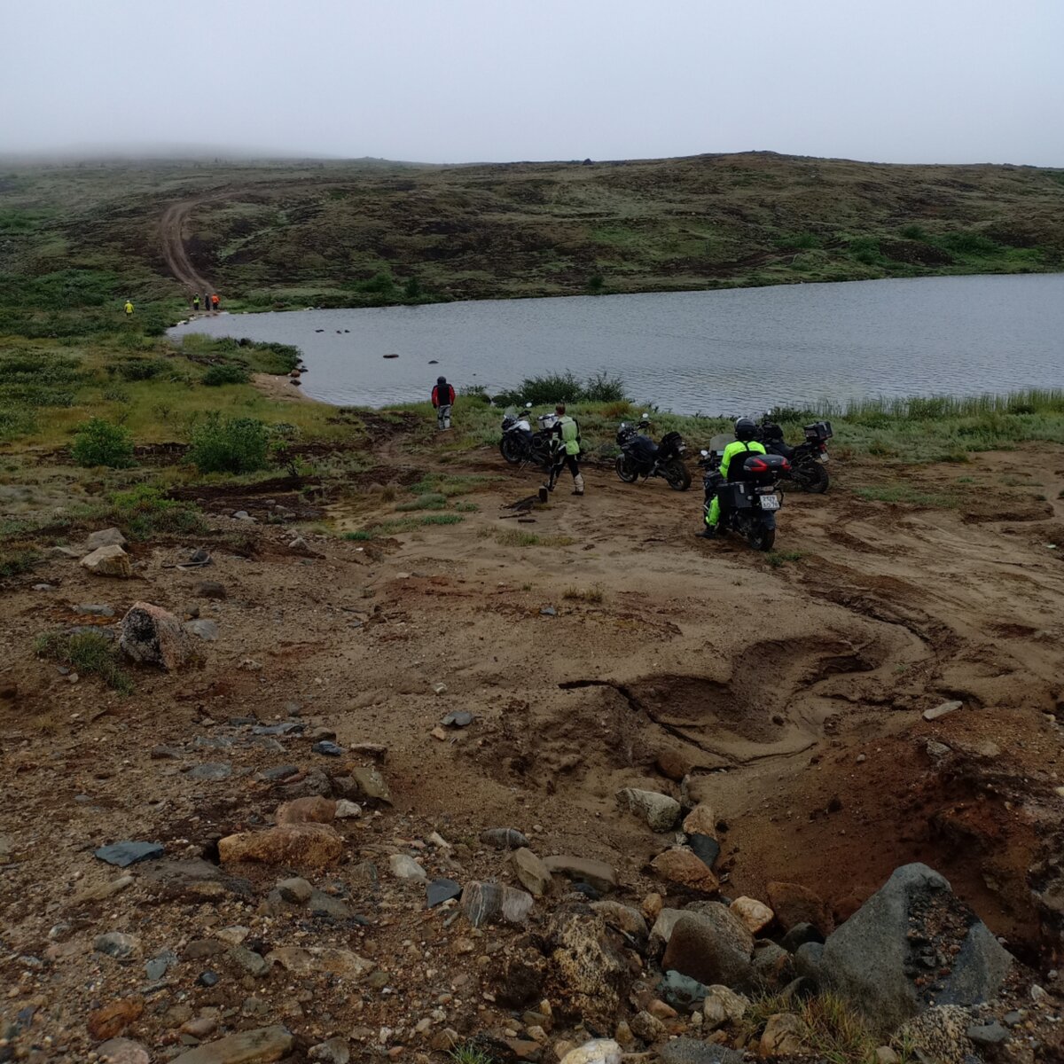 Дороги до СГ разрушены и перекопаны