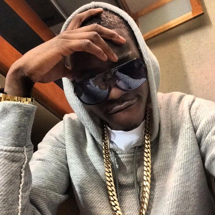 Рэпер восточного побережья, состоящий в банде «G Stone Crips», но в данный момент отбывает срок в тюрьме