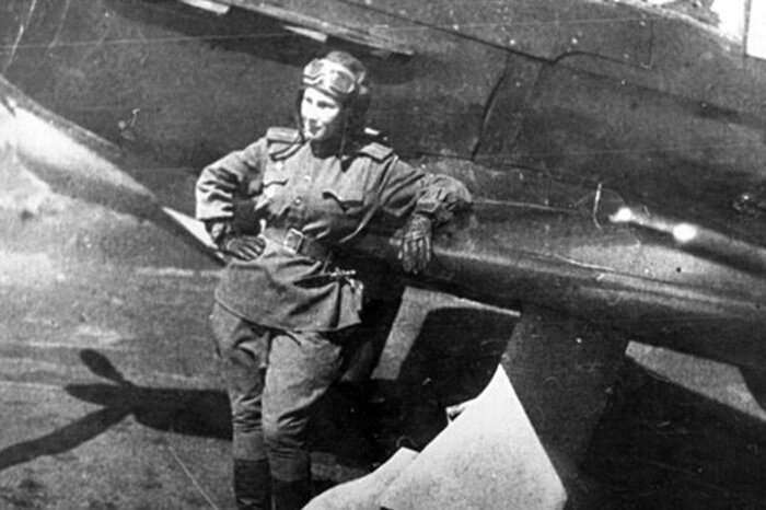 У самолета Як-4