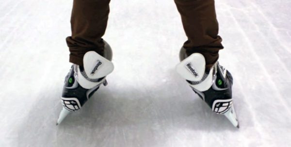 Сильный завал голеностопа на внутреннее ребро не  позволит комфортно кататься.