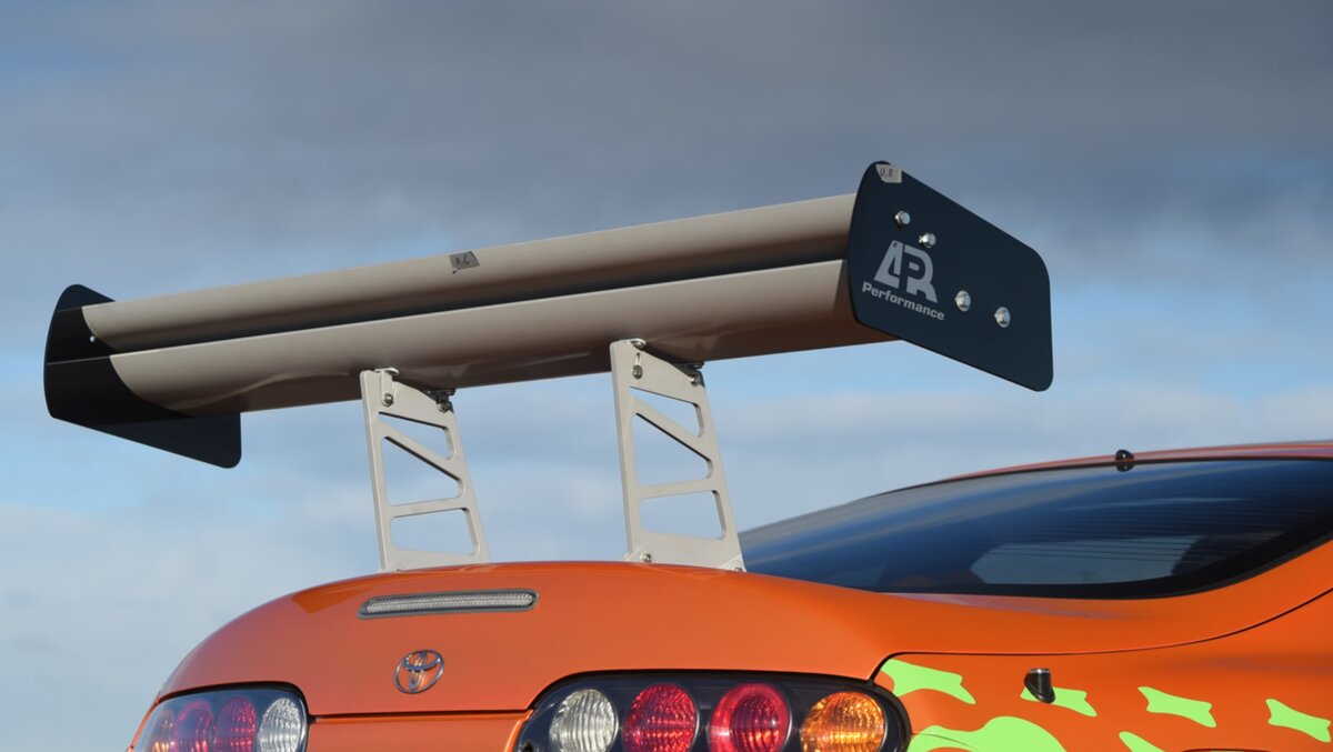 Спойлером Apr Performance Supra