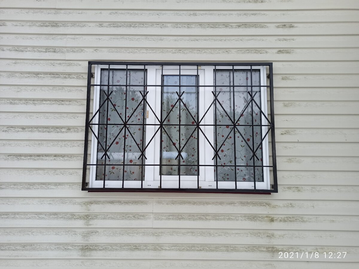 Изготовление и установка решеток на окна в каркасном доме