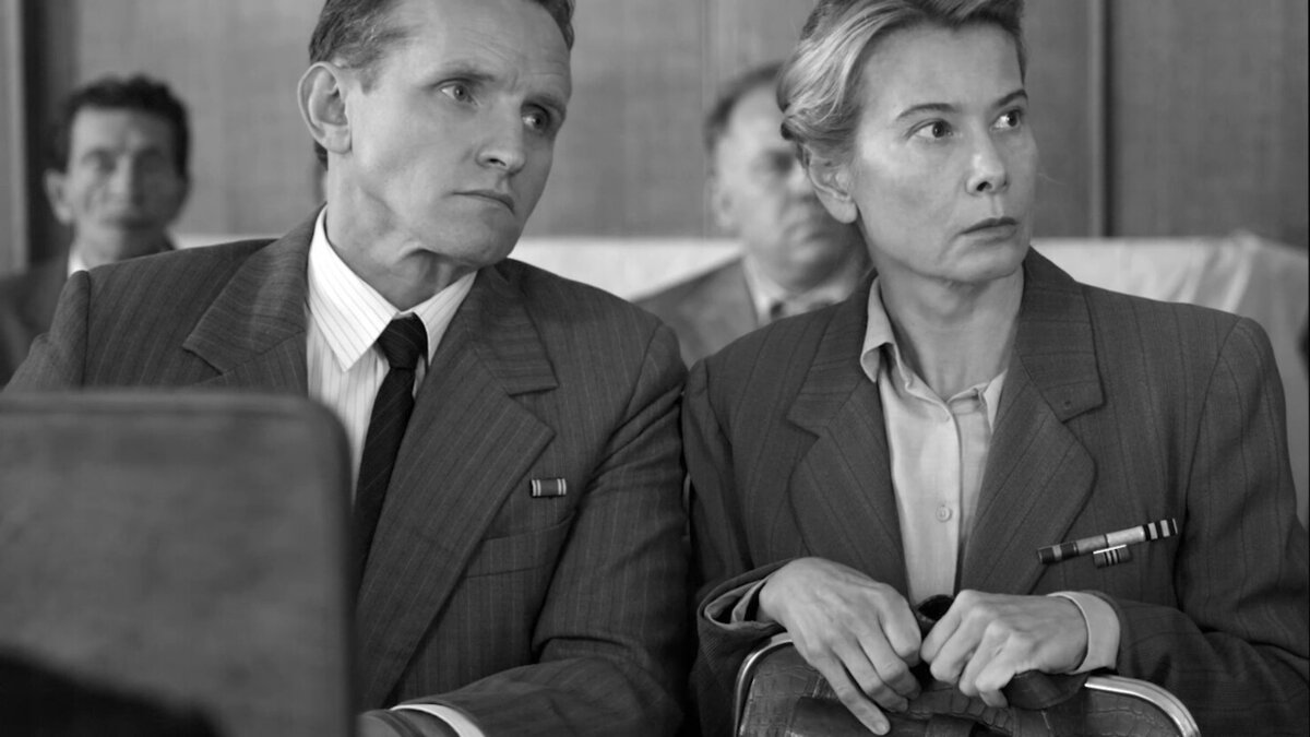 Кадр из фильма "Дорогие товарищи!"