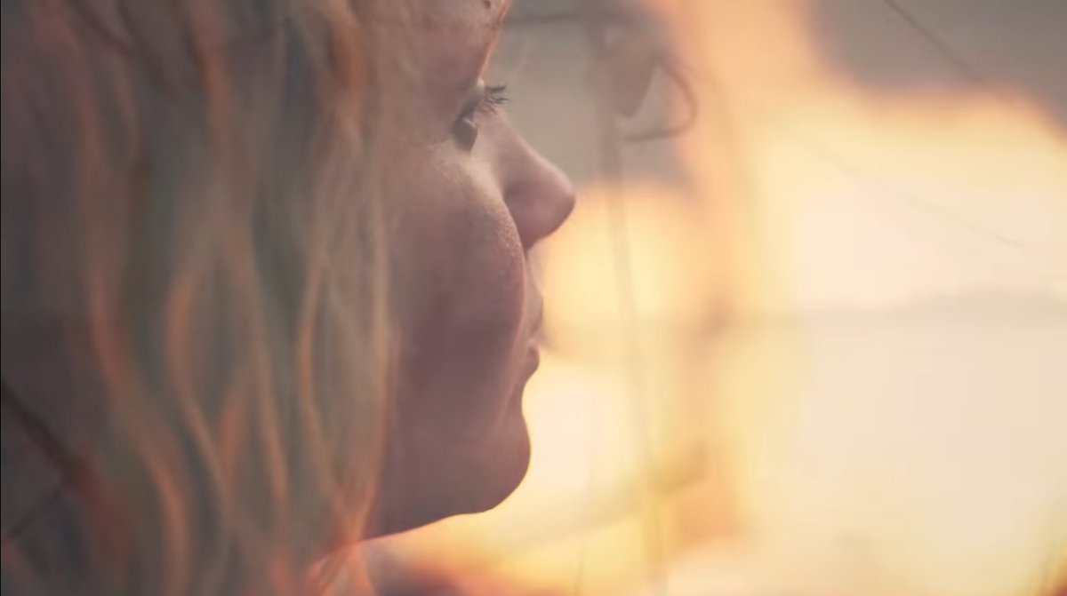 Кадр из официального видео