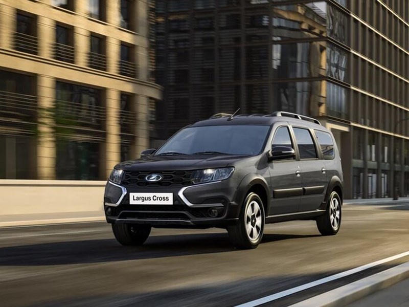 Здравствуйте уважаемые читатели. На Автовазе началось производство рестайлинга Лада Ларгус.
 В новом Ларгусе по большей части переделали только перед авто, а по бокам и   сзади авто  осталось практически прежним. 
Основные изменения произошли в салоне авто. Агрегаты в автомобиле остались прежними( двигатель и трансмиссии). 
Появилась камера заднего вида. Так же будут присутствовать передние и задние парктроники. Предполагают что продажи начнутся в начале-середине 2021 года.