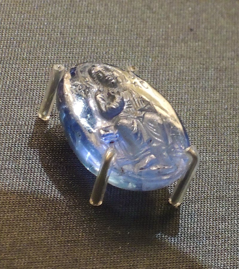 Фото - Гемма двусторонняя "Из короны русских царей". Photo: Wikipedia / Shakko 