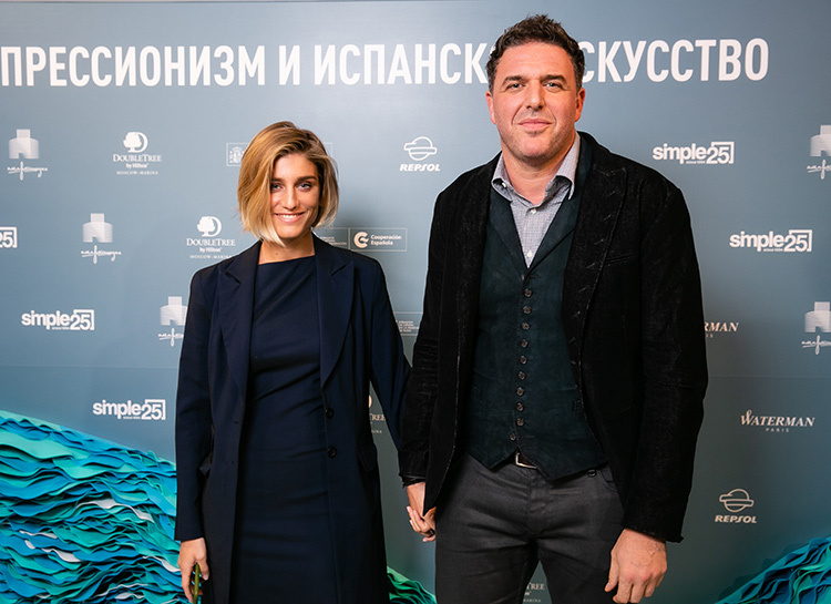 Фото Hello! Russia